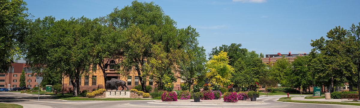 NDSU 校园之旅 Main Entrance